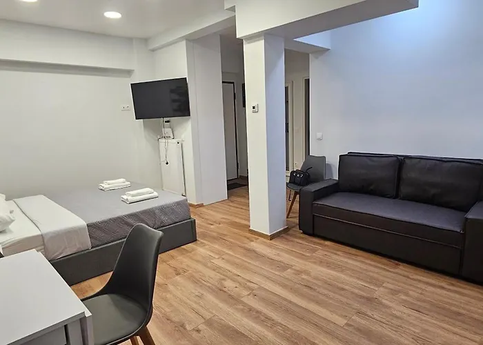 Warm And Cozy In Nice Location!